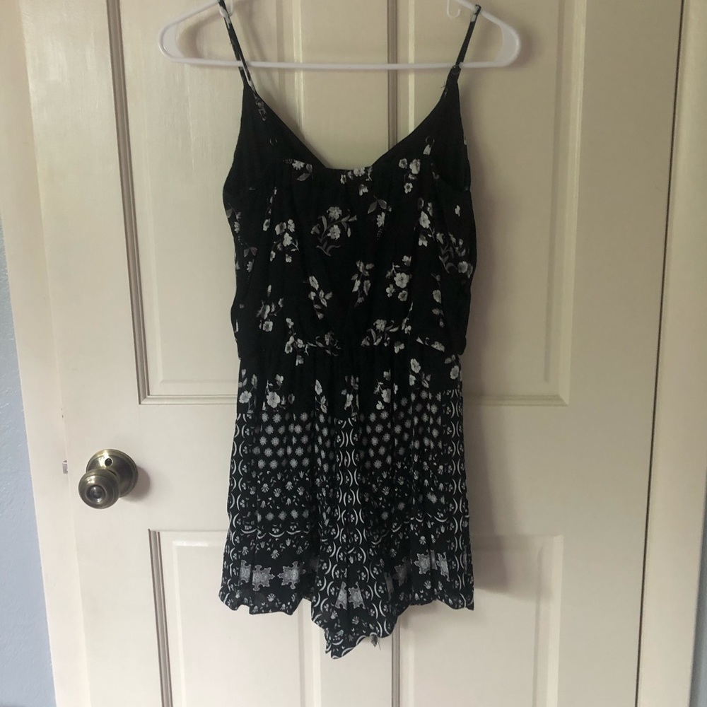 💙 Xhilaration Patterned Romper